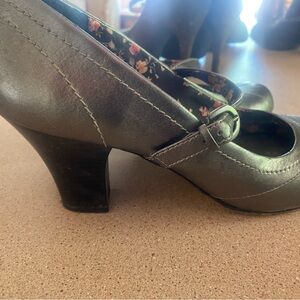 Elegant Women's Silver Heels